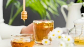 17 Benefits of Drinking Hot Honey Water & One Reason It Might Be Dangerous