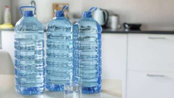 Are You Drinking a Gallon of Water a Day? Here’s the Pros and Cons